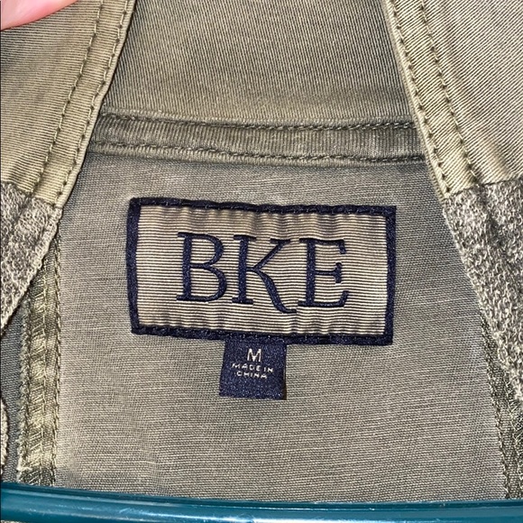 Vest - Picture 3 of 3